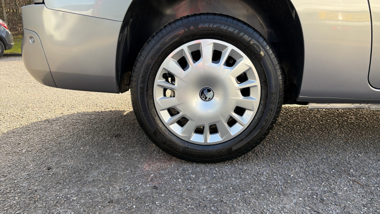 Vauxhall Combo Cargo Combo Xl Diesel 1.5 Turbo D 100ps Pro H1 Van